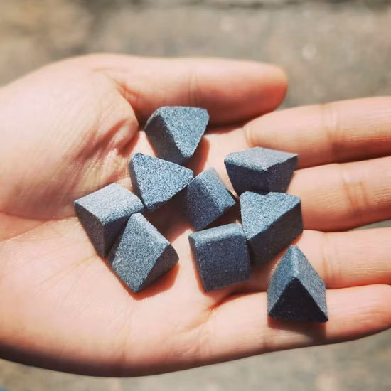 Ceramic Grinding Polishing Abrasive Stone Media Chips for Surface Treatment